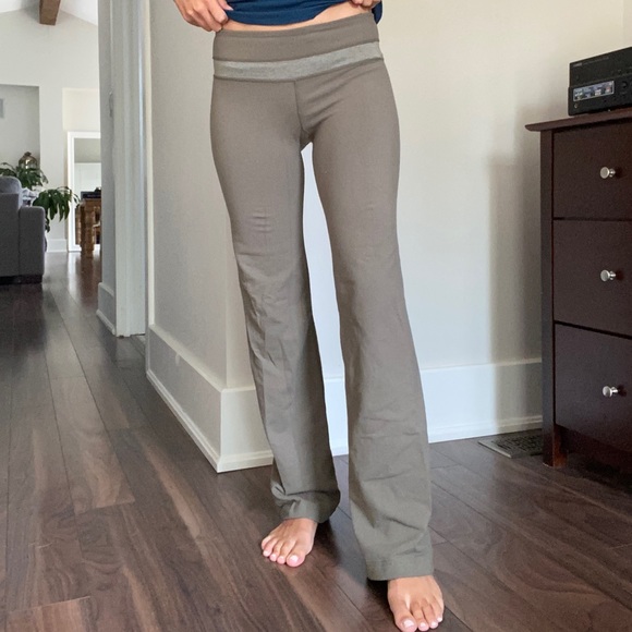 lululemon flare yoga pants size 4 sleeve